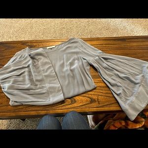 RO & DE Gray Long Bell Sleeve Regular Fit Top Size Medium